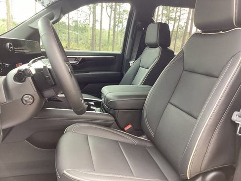 New 2025 Chevrolet Suburban Premier RWD image 14