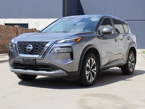 Used 2023 Nissan Rogue SV FWD image 2