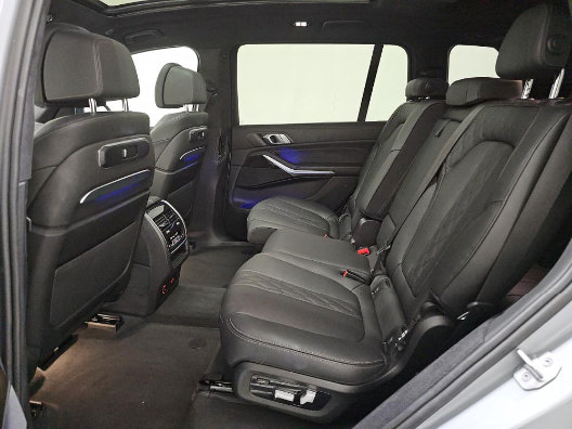 Used 2024 BMW X7 xDrive40i w/ M Sport Package AWD/4WD image 4