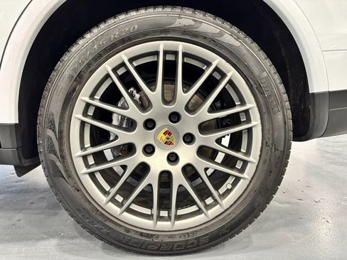 Used 2017 Porsche Cayenne Platinum Edition w/ Premium Package (PJV) image 52