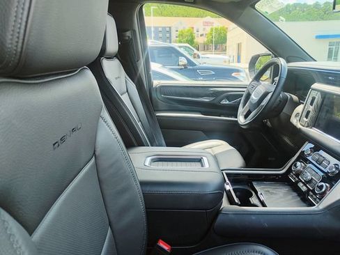 Used 2023 GMC Yukon Denali AWD/4WD image 4