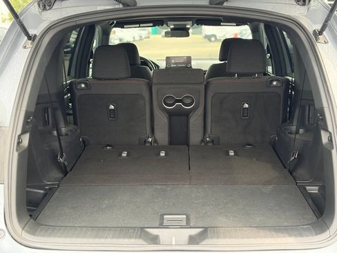 Used 2025 Honda Pilot Sport image 10