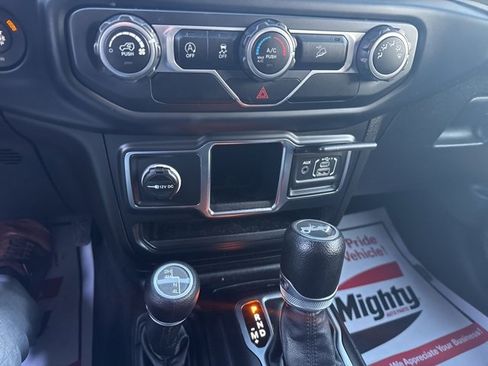 Used 2019 Jeep Wrangler Unlimited Sport image 33