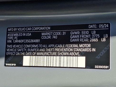 Certified 2025 Volvo S60 T8 Plus AWD/4WD image 28