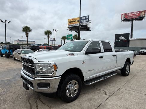 Used 2022 RAM 2500 Tradesman w/ Chrome Appearance Group AWD/4WD image 11