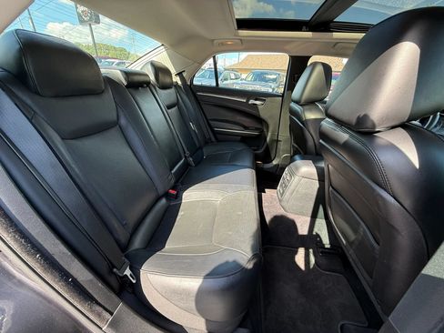 Used 2016 Chrysler 300 C RWD image 28
