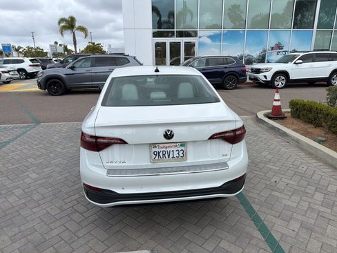 Used 2024 Volkswagen Jetta SE FWD image 3