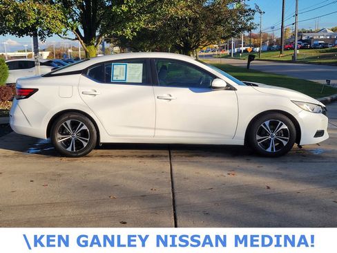 Used 2022 Nissan Sentra SV image 2