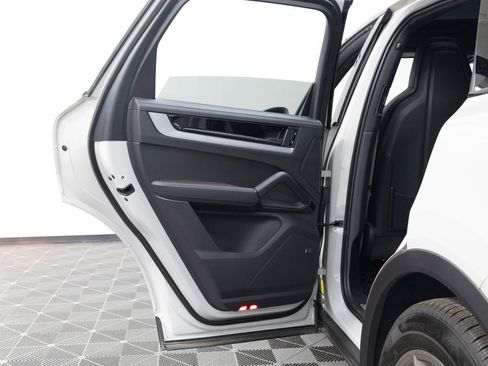 New 2025 Porsche Cayenne S image 25