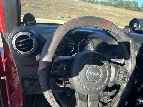 Used 2014 Jeep Wrangler Unlimited Sahara image 5