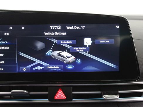 Used 2024 Hyundai Elantra Blue image 22