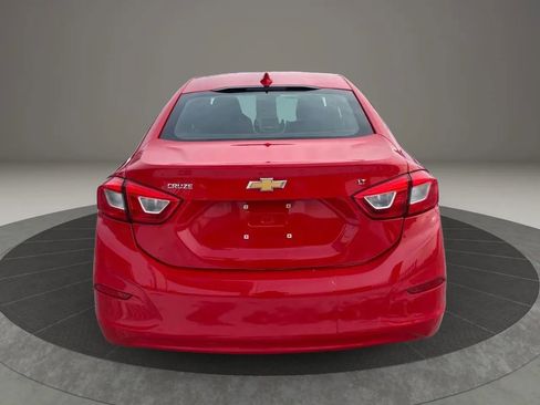 Used 2017 Chevrolet Cruze LT w/ Convenience Package FWD image 4