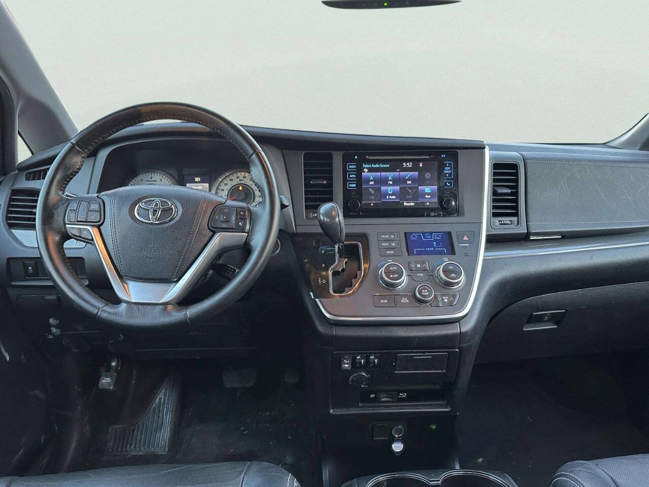Used 2015 Toyota Sienna SE Premium FWD image 19