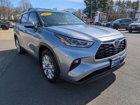 Used 2023 Toyota Highlander Limited image 8