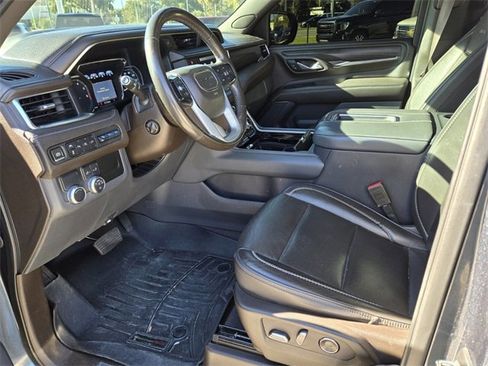 Used 2021 GMC Yukon XL Denali w/ Denali Premium Package image 8