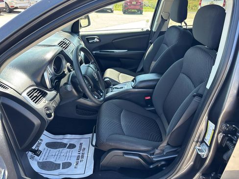 Used 2019 Dodge Journey SE w/ Blacktop Package FWD image 17