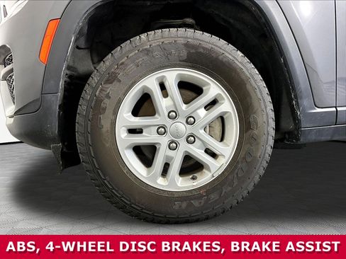 Used 2023 Jeep Grand Cherokee Laredo AWD/4WD image 32