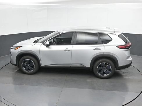 Used 2024 Nissan Rogue SV FWD image 37