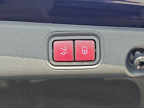 Used 2020 Mercedes-Benz E 350 Sedan image 13
