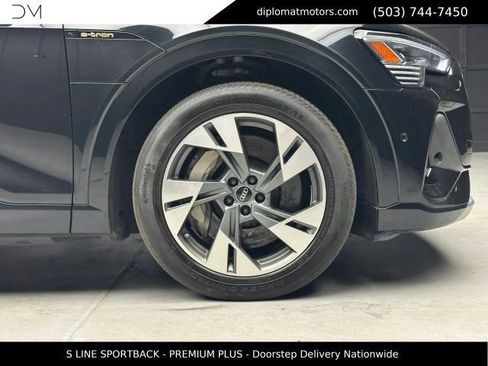 Used 2023 Audi e-tron Premium Plus AWD/4WD image 45