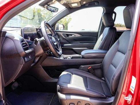 Used 2026 Chevrolet Traverse LT w/ Driver Confidence Package FWD image 7