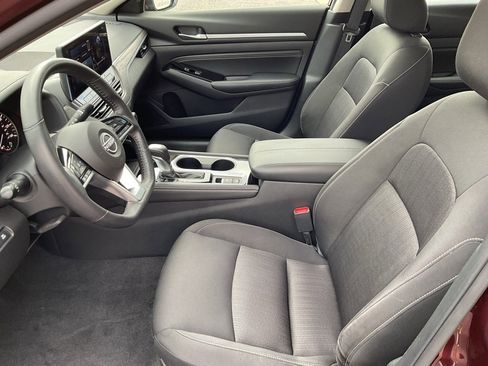 Used 2023 Nissan Altima 2.5 SV w/ SV Premium Package image 10