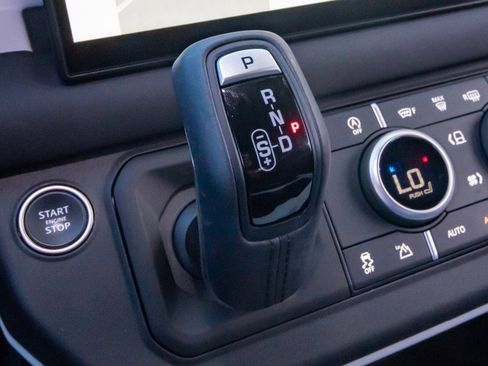 Used 2025 Land Rover Defender 90 S image 27