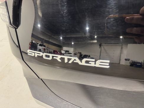 Used 2025 Kia Sportage LX AWD/4WD image 30