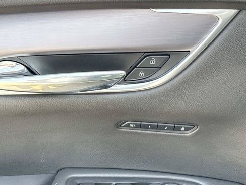 Used 2025 Cadillac XT6 Luxury AWD/4WD image 13