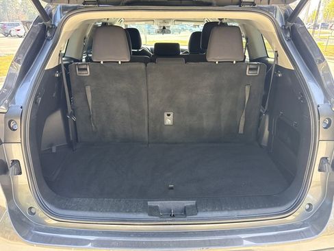 Used 2023 Toyota Highlander LE image 27