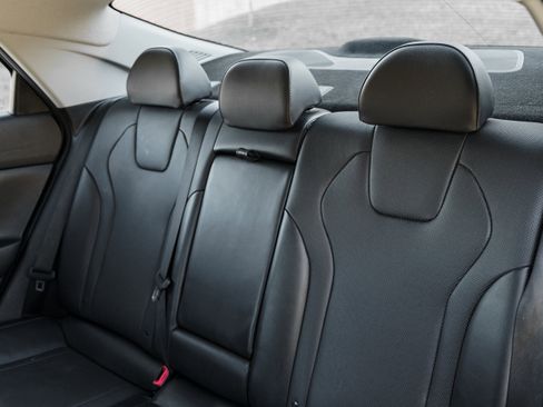 Used 2023 Hyundai Elantra Limited image 22