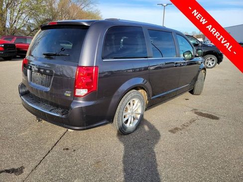 Used 2019 Dodge Grand Caravan SXT image 3