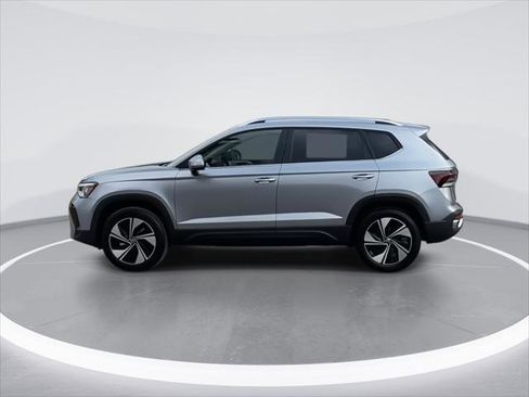 New 2026 Volkswagen Taos SE image 5