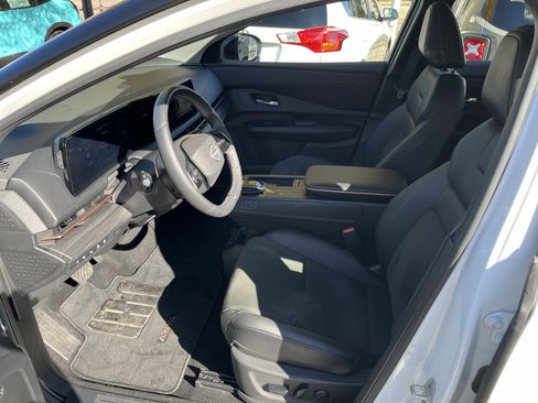 Used 2023 Nissan Ariya AWD image 10