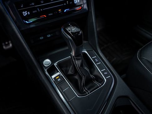 Used 2023 Volkswagen Tiguan SE R-Line image 45