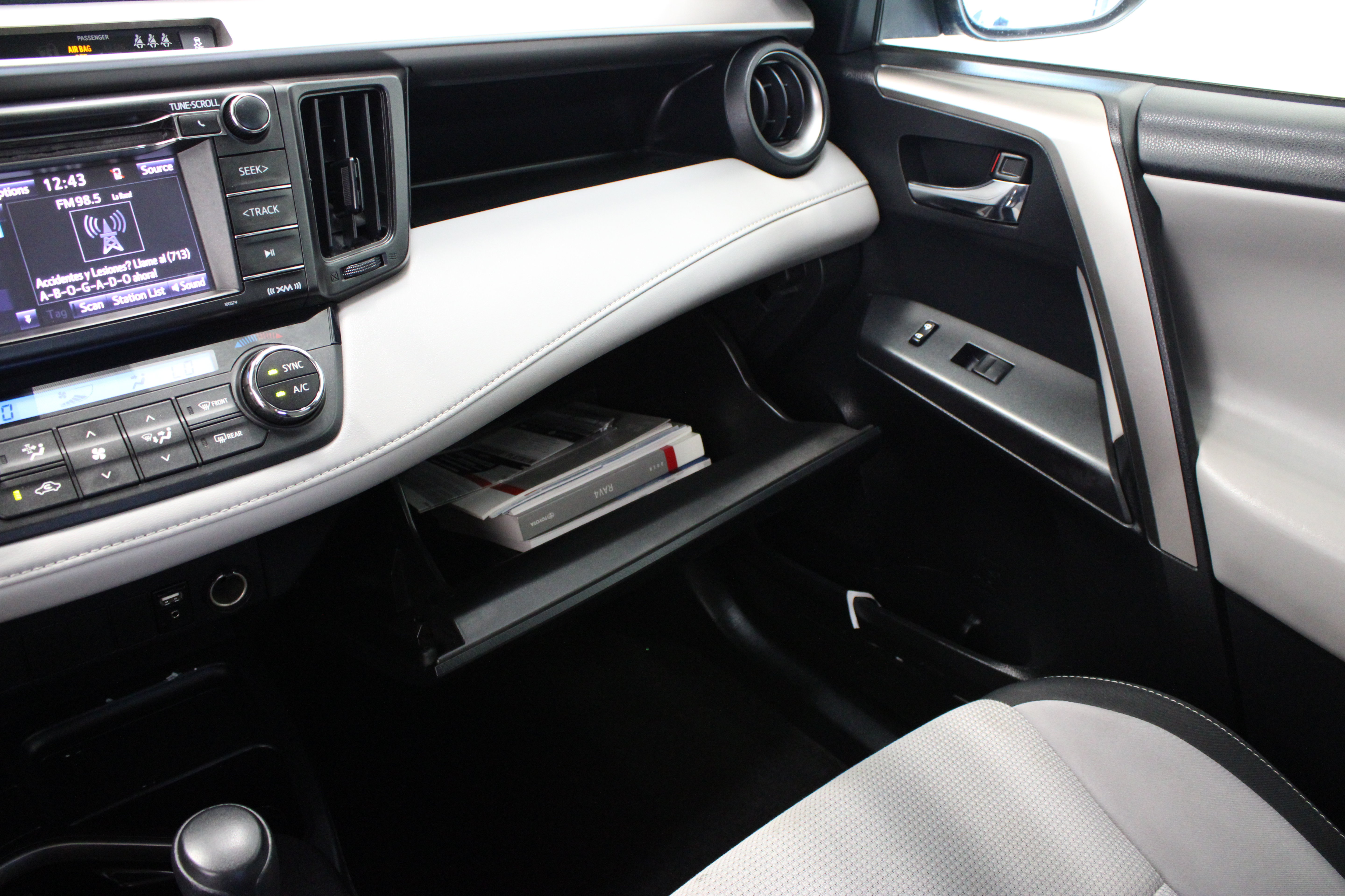 Used 2018 Toyota RAV4 XLE FWD image 22