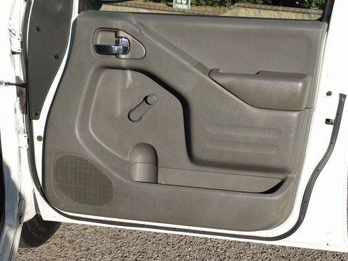 Used 2018 Nissan Frontier S image 37