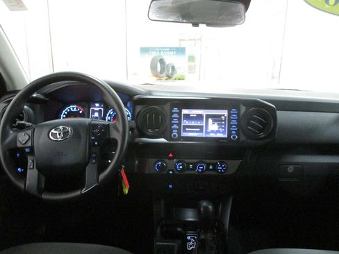 Used 2020 Toyota Tacoma SR image 7