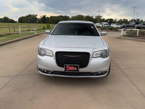 Used 2023 Chrysler 300 S image 3