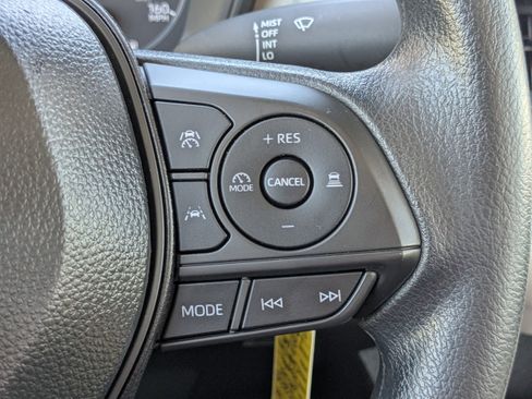 Used 2025 Toyota Corolla LE image 22