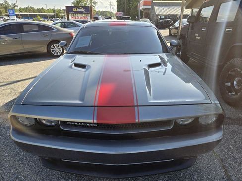 Used 2012 Dodge Challenger SXT RWD image 4