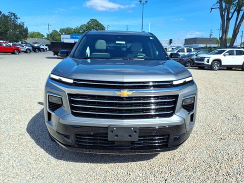 Used 2025 Chevrolet Traverse High Country FWD image 2