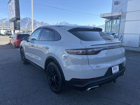 Used 2021 Porsche Cayenne Coupe image 3