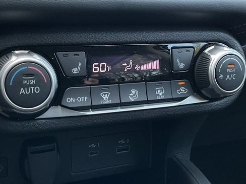 New 2025 Nissan Versa SR w/ Trunk Package image 29