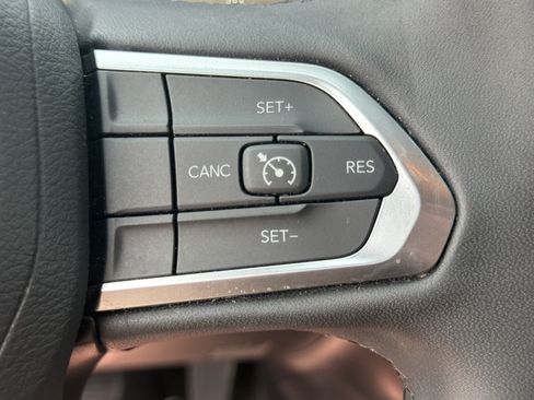 Used 2024 Jeep Compass Latitude AWD/4WD image 19