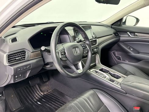 Used 2018 Honda Accord Touring image 4