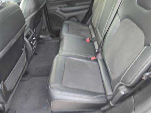 Used 2023 Jeep Grand Cherokee Altitude AWD/4WD image 15