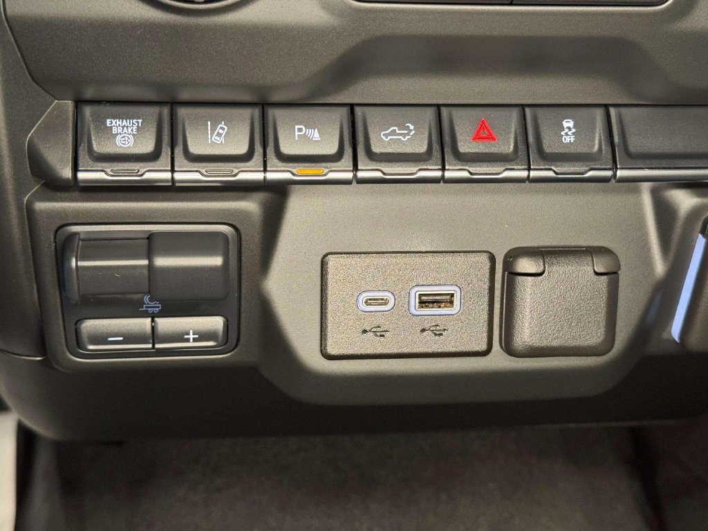 Used 2024 Chevrolet Silverado 2500 Custom AWD/4WD image 14