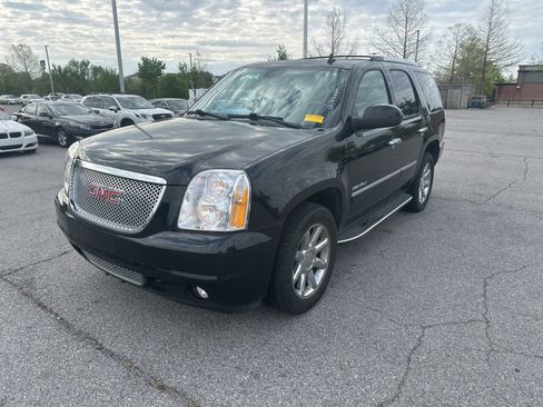 Used 2010 GMC Yukon Denali image 2