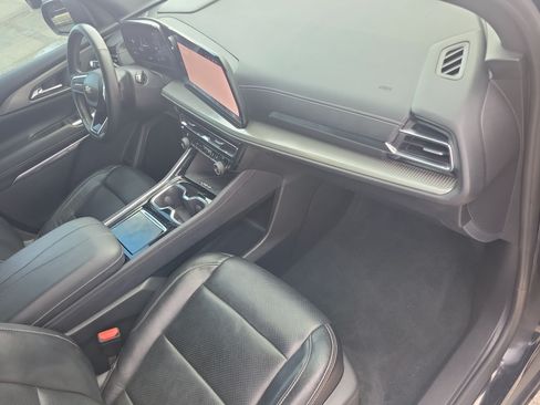 Used 2024 Chevrolet Traverse LT FWD image 9